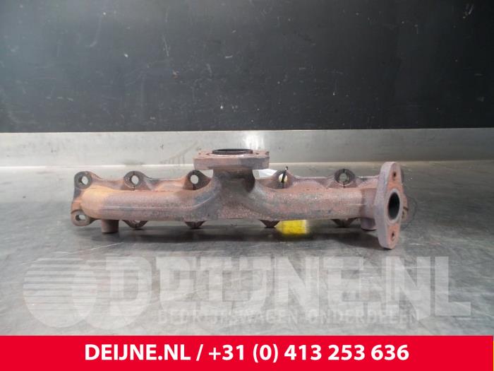 Exhaust manifold from a Volvo XC60 I (DZ) 2.4 D5 20V AWD Geartronic 2014