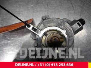 Used Vacuum pump (petrol) Volvo V40 Price € 302,50 Inclusive VAT offered by van Deijne Onderdelen Uden B.V.