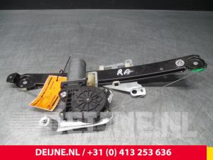 Używane Mechanizm szyby prawej tylnej wersja 4-drzwiowa Volvo V70 Cena € 40,00 Procedura marży oferowane przez van Deijne Onderdelen Uden B.V.