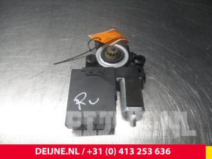 Używane Silnik szyby drzwiowej Volvo C30 (EK/MK) 2.0 16V Cena € 50,00 Procedura marży oferowane przez van Deijne Onderdelen Uden B.V.