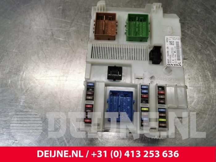 Central electronic module from a Volvo XC60 I (DZ) 2.4 D5 20V 205 AWD 2010