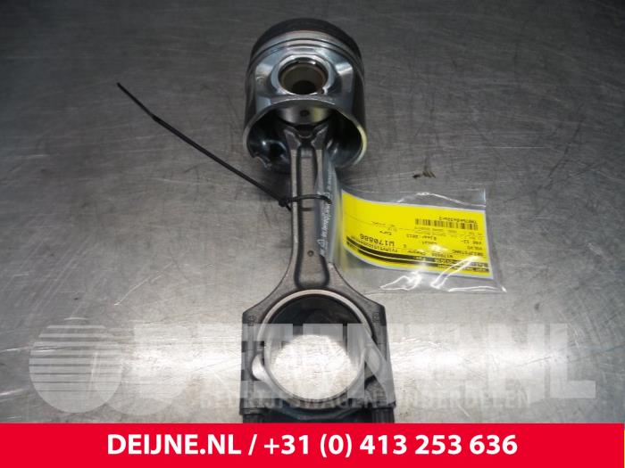 Gebrauchte Pleuelstange Volvo V40 (MV) 2.0 D3 20V Preis € 120,00 Margenregelung angeboten von van Deijne Onderdelen Uden B.V.