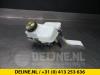 Master cylinder from a Volvo V90 II (PW), 2016 2.0 D5 16V AWD, Combi/o, Diesel, 1.969cc, 173kW (235pk), 4x4, D4204T23, 2016-03 / 2021-12, PW68 2018