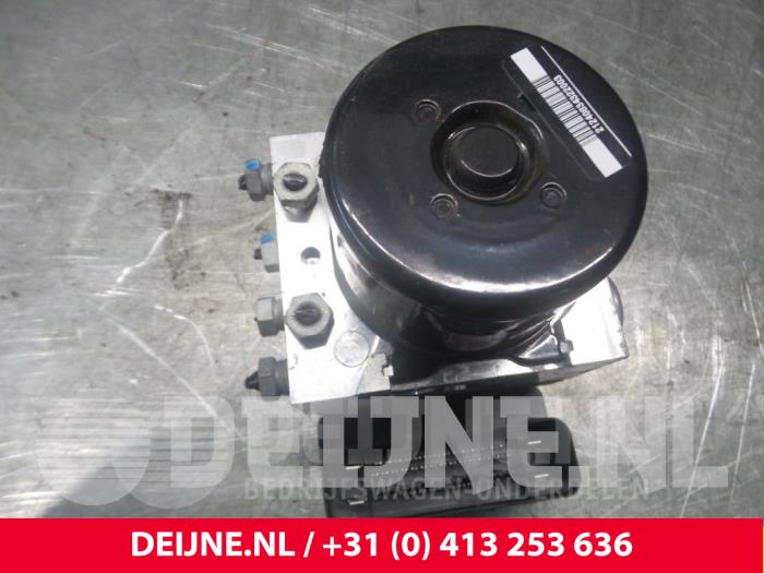 Używane Pompa ABS Volvo S60 II (FS) 2.0 D3 20V Cena € 30,00 Procedura marży oferowane przez van Deijne Onderdelen Uden B.V.