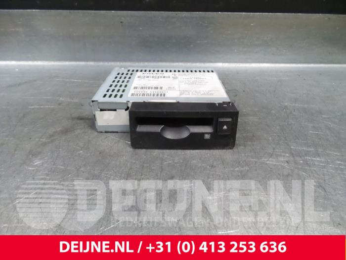 Używane Modul radiowy Volvo XC90 I 2.4 D5 20V Cena € 50,00 Procedura marży oferowane przez van Deijne Onderdelen Uden B.V.