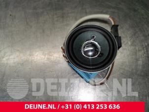 New Speaker Volvo S60 I (RS/HV) 2.4 20V 140 Price € 12,10 Inclusive VAT offered by van Deijne Onderdelen Uden B.V.