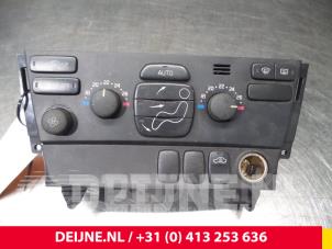 Używane Panel sterowania nagrzewnicy Volvo V70 (SW) 2.4 20V 140 Cena € 35,00 Procedura marży oferowane przez van Deijne Onderdelen Uden B.V.