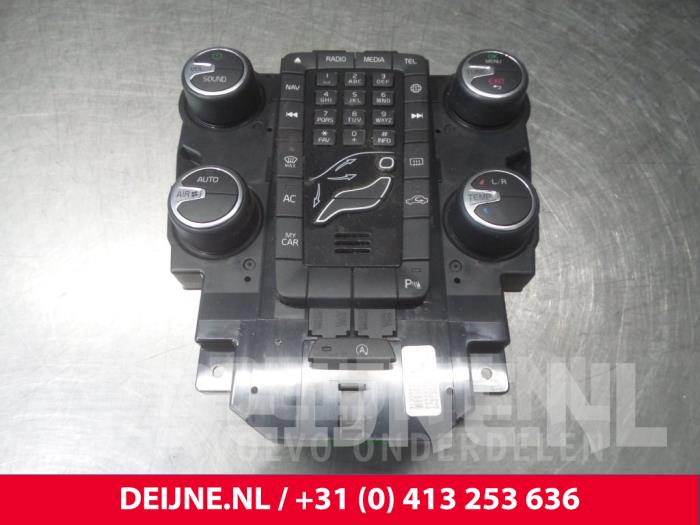 Heater control panel from a Volvo V40 (MV) 2.0 T3 16V 2018