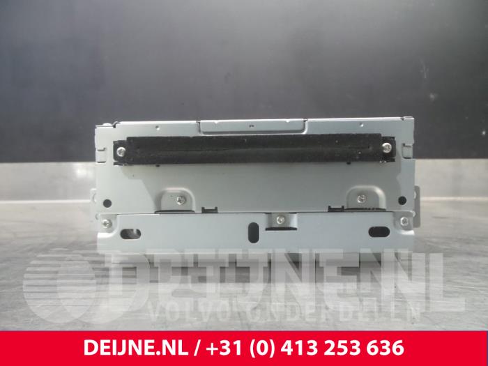 Używane Odtwarzacz CD Volvo S80 (AR/AS) 2.4 D 20V Cena € 80,00 Procedura marży oferowane przez van Deijne Onderdelen Uden B.V.