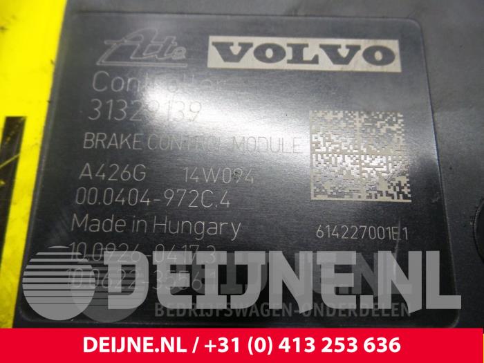Usagé Bloc ABS Volvo V70 (BW) 2.4 D5 20V 215 Autom. Prix € 70,00 Règlement à la marge proposé par van Deijne Onderdelen Uden B.V.
