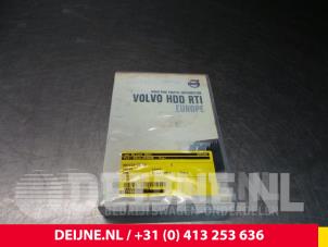 Usagé CD navigation Volvo V70 Prix € 20,00 Règlement à la marge proposé par van Deijne Onderdelen Uden B.V.