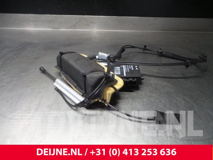 Używane Silnik tylnej klapy Volvo V70 (BW) 1.6 DRIVe 16V Cena € 200,00 Procedura marży oferowane przez van Deijne Onderdelen Uden B.V.