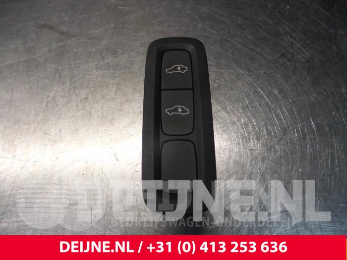 Używane Przelacznik Volvo XC90 II 2.0 T8 16V Twin Engine AWD Cena € 10,00 Procedura marży oferowane przez van Deijne Onderdelen Uden B.V.