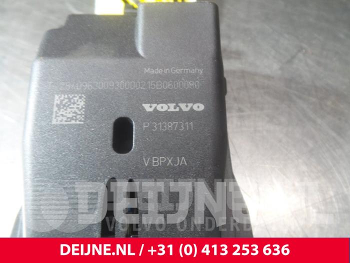 Bremsassistent Sensor van een Volvo V70 (BW) 2.0 D3 16V 2015
