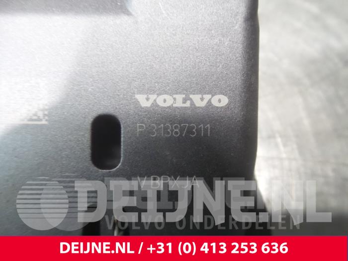 Sensor asistente de frenado de un Volvo V70 (BW) 2.0 D3 16V 2016