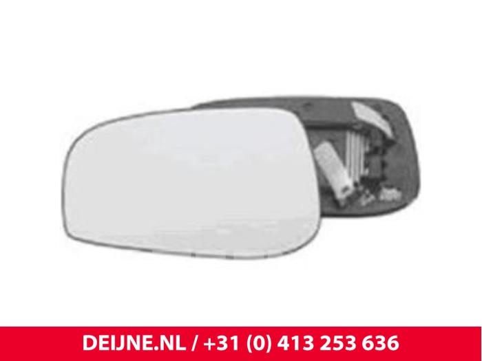 Nowe Szyba lusterka lewego Volvo V70 Cena € 21,18 Z VAT oferowane przez van Deijne Onderdelen Uden B.V.