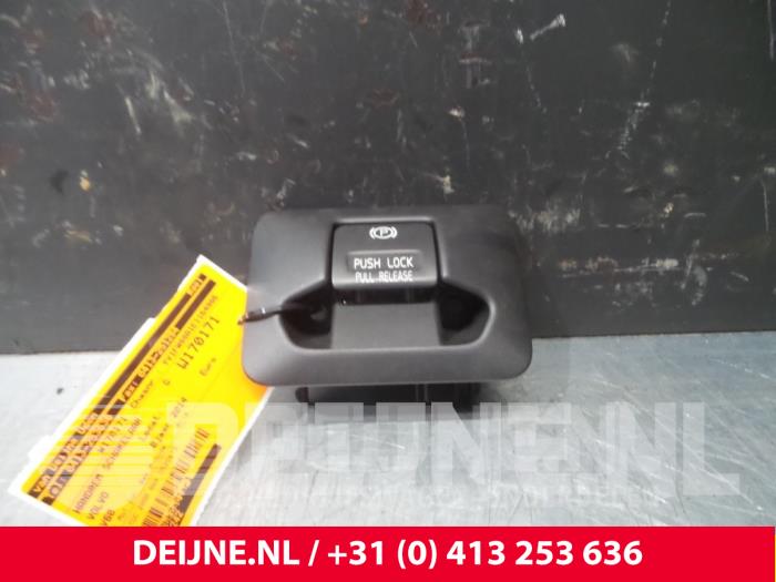 Gebrauchte Handbremse Schalter Volvo V60 I (FW/GW) 2.0 D3 20V Preis € 20,00 Margenregelung angeboten von van Deijne Onderdelen Uden B.V.