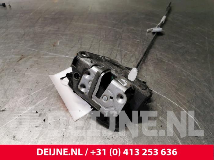 Rear door lock mechanism 4-door, left Volvo V60 I 2.0 D3 20V - 31301742