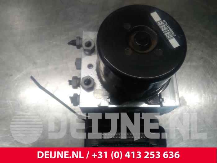 Begagnade ABS-pump Volvo V40 (MV) Pris € 20,00 Marginaltabell erbjuds av van Deijne Onderdelen Uden B.V.
