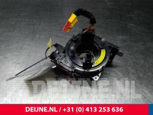 Używane Przewód spiralny poduszki powietrznej Volvo V60 I (FW/GW) 2.4 D6 20V Plug-in Hybrid AWD Cena € 100,00 Procedura marży oferowane przez van Deijne Onderdelen Uden B.V.