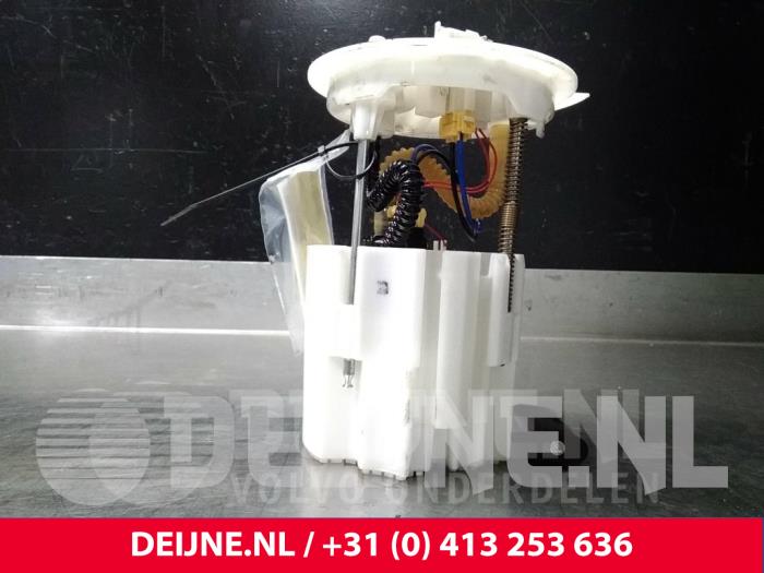 Usagé Pompe à carburant Volvo V60 I (FW/GW) 2.4 D6 20V Plug-in Hybrid AWD Prix € 50,00 Règlement à la marge proposé par van Deijne Onderdelen Uden B.V.