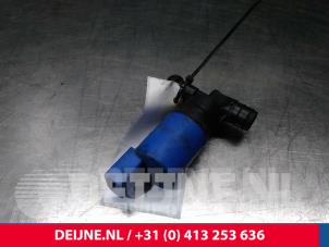 Usagé Pompe lave-glace arrière Volvo V60 I (FW/GW) 2.4 D6 20V Plug-in Hybrid AWD Prix € 20,00 Règlement à la marge proposé par van Deijne Onderdelen Uden B.V.
