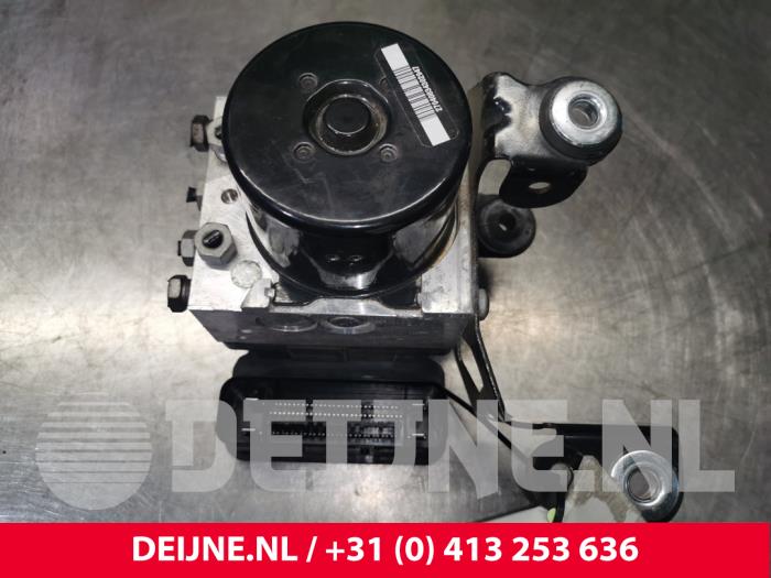Używane Pompa ABS Volvo V70 (BW) 2.0 D3 20V Cena € 70,00 Procedura marży oferowane przez van Deijne Onderdelen Uden B.V.