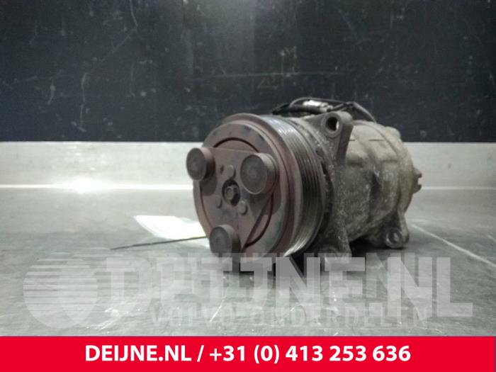 Usagé Compresseur de clim Volvo V70 (GW/LW/LZ) 2.3 T-5 Turbo 20V Prix € 100,00 Règlement à la marge proposé par van Deijne Onderdelen Uden B.V.