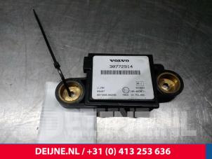 Używane Czujnik alarmu Volvo XC60 I (DZ) 2.4 D5 20V AWD Cena € 20,00 Procedura marży oferowane przez van Deijne Onderdelen Uden B.V.