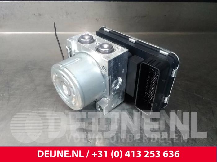 Używane Pompa ABS Volvo V90 II (PW) 2.0 D4 16V Cena € 245,00 Procedura marży oferowane przez van Deijne Onderdelen Uden B.V.