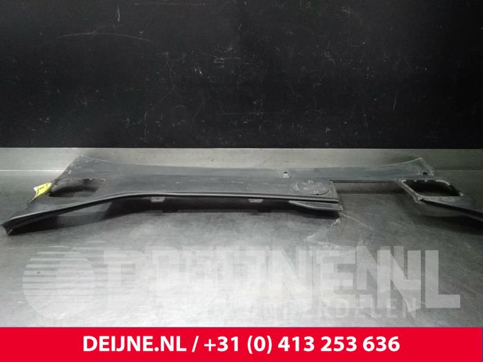 Używane Parawan Volvo V60 I (FW/GW) 2.4 D6 20V Plug-in Hybrid AWD Cena € 50,00 Procedura marży oferowane przez van Deijne Onderdelen Uden B.V.