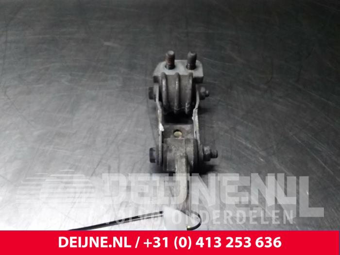 Used Engine mount Volvo V70 (SW) 2.5 T 20V Price € 25,00 Margin scheme offered by van Deijne Onderdelen Uden B.V.