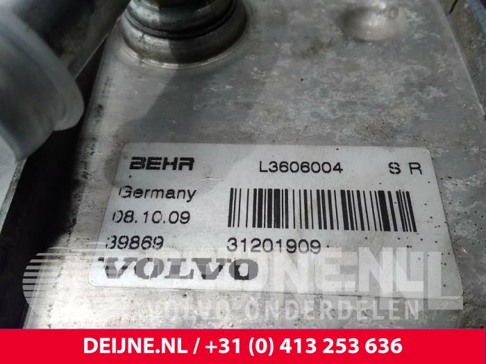 Refroidisseur d'huile d'un Volvo V70 (BW) 2.5 T 20V 2010