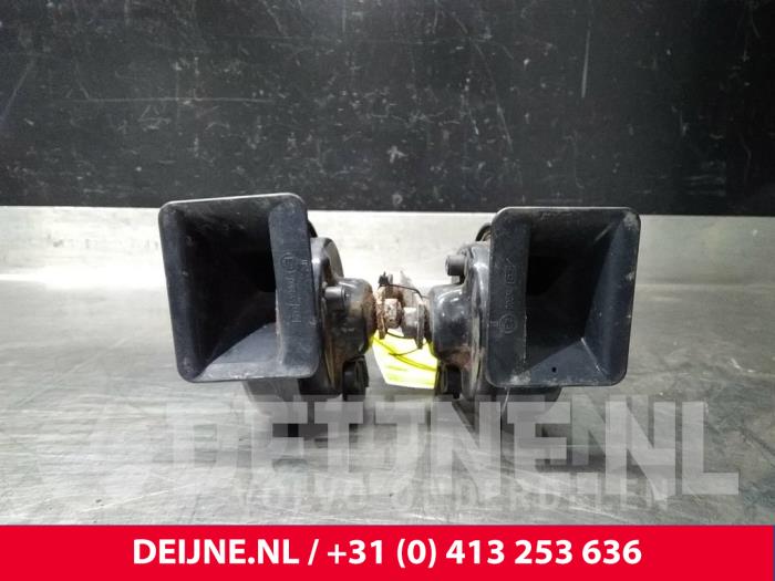 Używane Klakson Volvo C70 (NK) 2.5 Turbo LPT 20V Cena € 20,00 Procedura marży oferowane przez van Deijne Onderdelen Uden B.V.