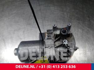 Used Front wiper motor Volvo V70 (BW) 2.4 D5 20V AWD Price € 40,00 Margin scheme offered by van Deijne Onderdelen Uden B.V.