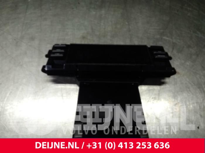 Begagnade Innerdisplay Volvo V70 (BW) 2.0 D3 20V Pris € 40,00 Marginaltabell erbjuds av van Deijne Onderdelen Uden B.V.
