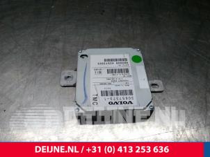 Usagé Antenne amplificateur Volvo V50 (MW) 2.0 D 16V Prix € 25,00 Règlement à la marge proposé par van Deijne Onderdelen Uden B.V.