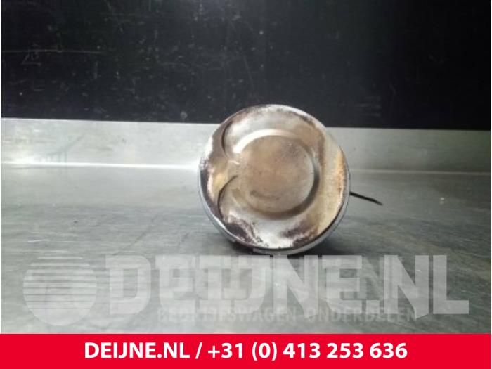 Usagé Piston Volvo C70 (MC) 2.4i 20V Prix € 100,00 Règlement à la marge proposé par van Deijne Onderdelen Uden B.V.