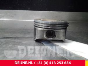 Kolben van een Volvo C70 (MC) 2.4i 20V 2006