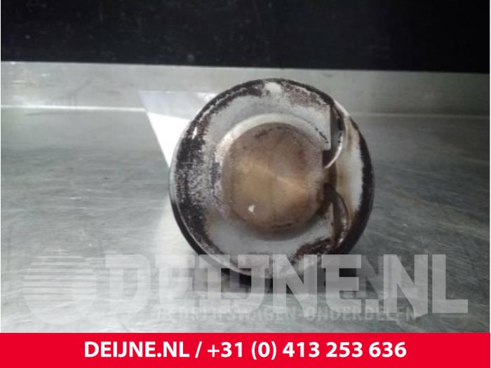 Usagé Piston Volvo C70 (MC) 2.4i 20V Prix € 100,00 Règlement à la marge proposé par van Deijne Onderdelen Uden B.V.