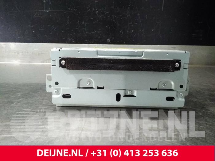 Używane Odtwarzacz CD Volvo V70 (BW) 1.6 DRIVe 16V Cena € 60,00 Procedura marży oferowane przez van Deijne Onderdelen Uden B.V.