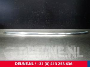 Używane Reling dachowy lewy Volvo V60 I (FW/GW) 2.4 D6 20V Plug-in Hybrid AWD Cena € 40,00 Procedura marży oferowane przez van Deijne Onderdelen Uden B.V.