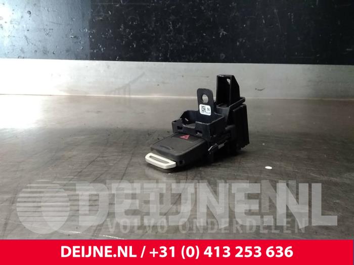 Używane Stacyjka + Kluczyk Volvo V40 (MV) 2.0 D3 20V Cena € 60,00 Procedura marży oferowane przez van Deijne Onderdelen Uden B.V.