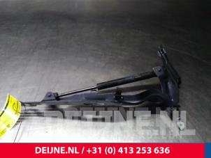 Begagnade Gångjärn, motorhuv Volvo XC60 I (DZ) 2.0 D4 16V Pris € 35,00 Marginaltabell erbjuds av van Deijne Onderdelen Uden B.V.
