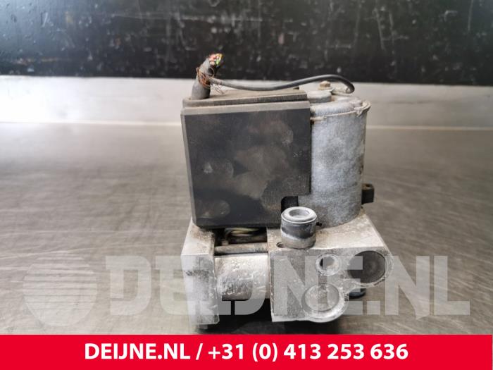 Gebrauchte ABS Pumpe Volvo 940 I Estate 2.3 Turbo Preis € 65,00 Margenregelung angeboten von van Deijne Onderdelen Uden B.V.