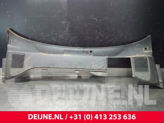 Używane Parawan Volvo V70 (BW) 2.0 D3 20V Cena € 50,00 Procedura marży oferowane przez van Deijne Onderdelen Uden B.V.