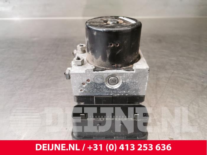 ABS pump Volvo V40 Cross Country 1.6 D2 - P31400643 D4162T ATE