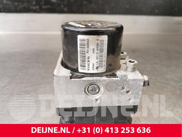 ABS pump Volvo V40 Cross Country 1.6 D2 - 31400643 D4162T ATE