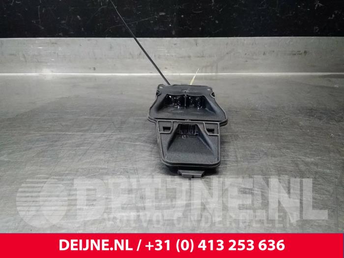 Gebrauchte Bremsassistent Sensor Volvo XC60 I (DZ) 2.0 DRIVe 20V Preis € 32,50 Margenregelung angeboten von van Deijne Onderdelen Uden B.V.