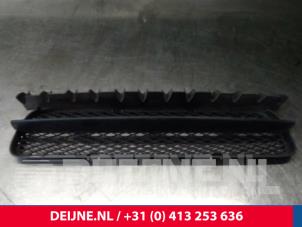 Używane Kratka zderzaka Volvo C70 (MC) 2.0 D 16V Cena € 20,00 Procedura marży oferowane przez van Deijne Onderdelen Uden B.V.